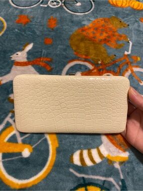 Vintage Faux Alligator Embossed Clutch Wallet Cream/Ivory The Metropolitan